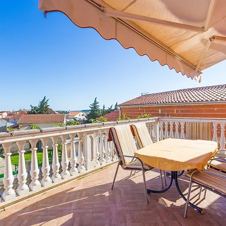 Apartment Nur 700 Meter Bis Zum Sandstrand Mit Pool, Kueche, Bad, Balkon, Bbq Medulin