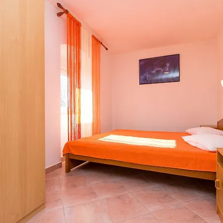 Apartment Nur 700 Meter Bis Zum Sandstrand Mit Pool, Kueche, Bad, Balkon, Bbq